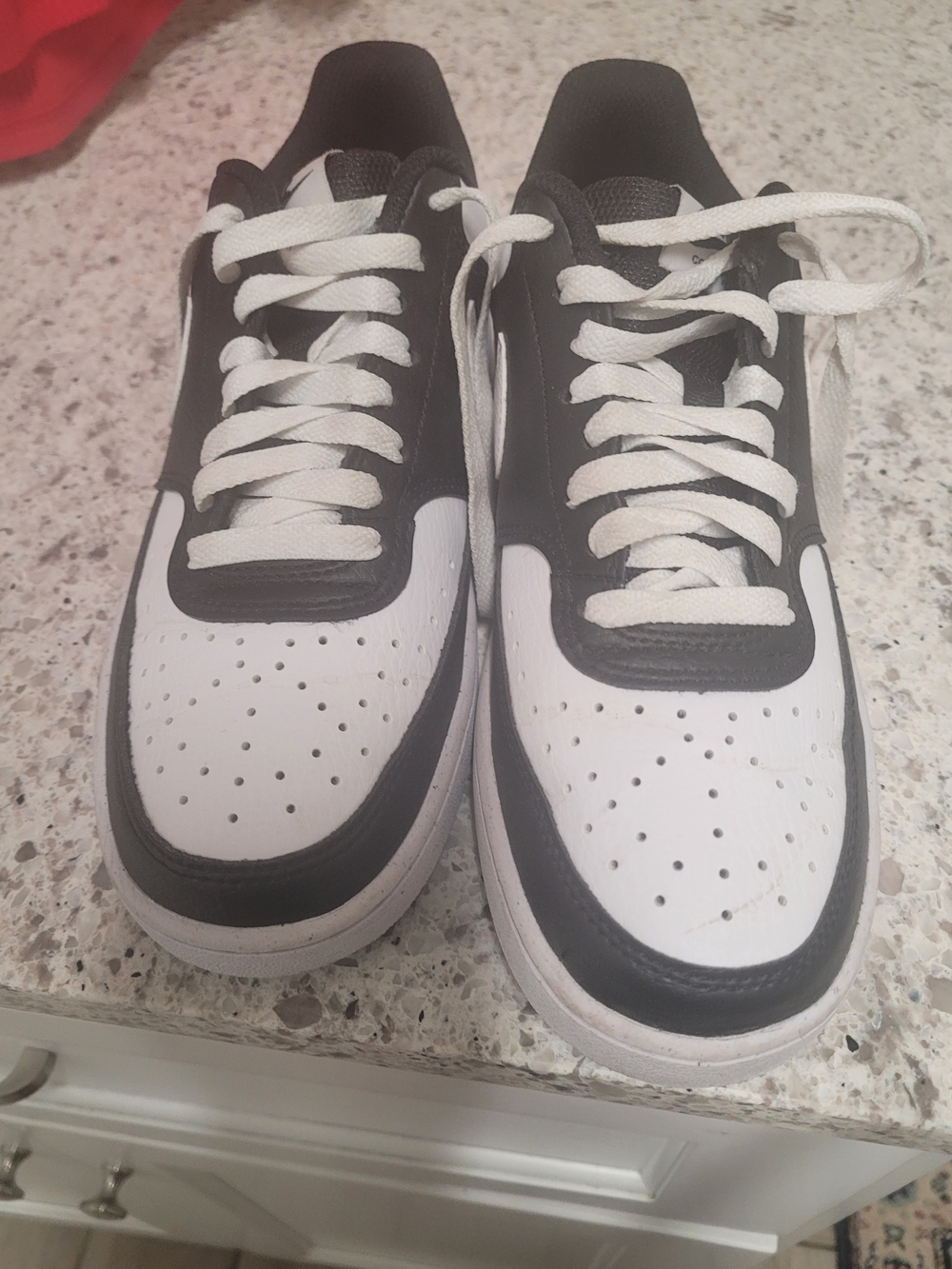 Nike Men's Black and White Low-Top Sneakers
